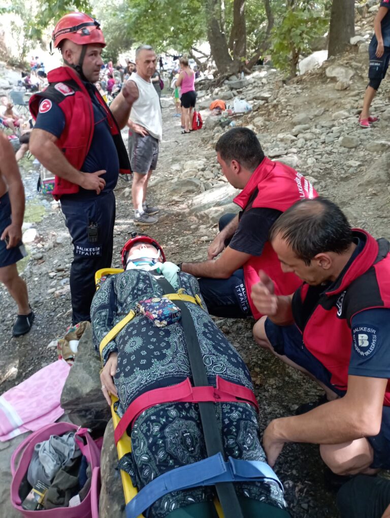 Kazdağları’nda kanyona düşen kadın turist yaralandı