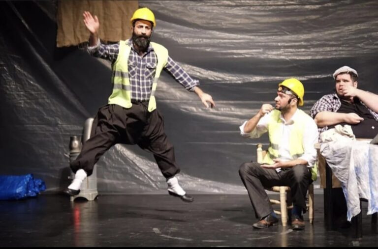 Kaçak Yapı tiyatro oyunu Edremit’te sahneleniyor